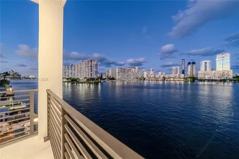 4018 NE 167 St, North Miami Beach, FL 33160