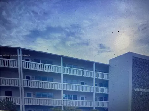389 Grantham F #389, Deerfield Beach, FL 33442
