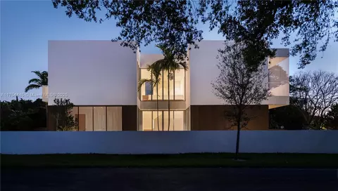 6800 SW 83rd Pl, Miami, FL 33143