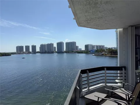 3530 Mystic Pointe Dr #415, Aventura, FL 33180