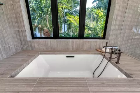 Bath - 4424 Granada Blvd, Coral Gables, FL 33146 photo 11 of 14