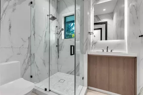 Bath - 4424 Granada Blvd, Coral Gables, FL 33146 photo 4 of 14