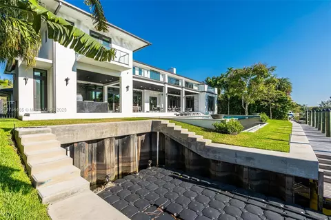 Exterior - 4424 Granada Blvd, Coral Gables, FL 33146 photo 10 of 27
