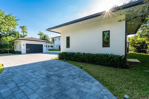 Exterior - 4424 Granada Blvd, Coral Gables, FL 33146 photo 3 of 27