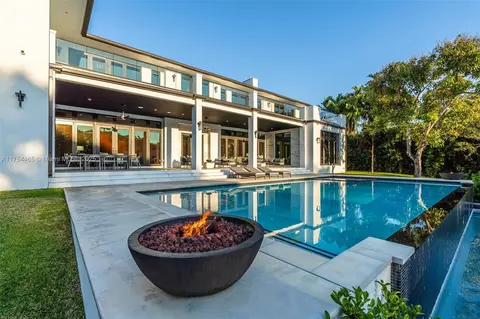 Exterior - 4424 Granada Blvd, Coral Gables, FL 33146 photo 20 of 27