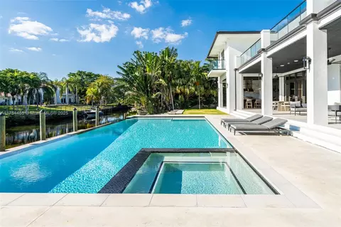 Exterior - 4424 Granada Blvd, Coral Gables, FL 33146 photo 7 of 27