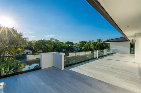 Exterior - 4424 Granada Blvd, Coral Gables, FL 33146 photo 18 of 27