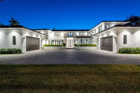 Exterior - 4424 Granada Blvd, Coral Gables, FL 33146 photo 22 of 27