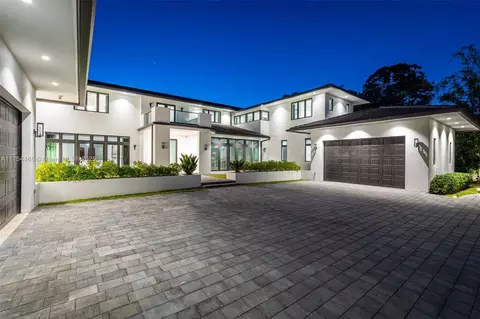 Exterior - 4424 Granada Blvd, Coral Gables, FL 33146 photo 23 of 27