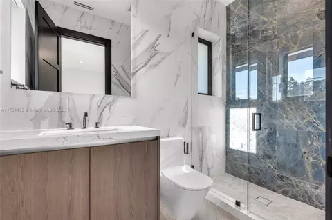 Bath - 4424 Granada Blvd, Coral Gables, FL 33146 photo 6 of 14