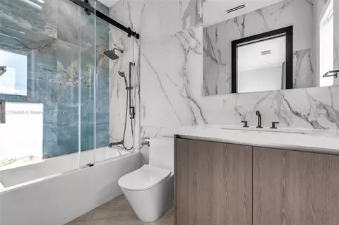 Bath - 4424 Granada Blvd, Coral Gables, FL 33146 photo 7 of 14