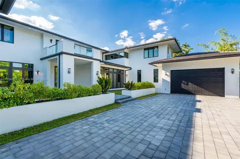 Exterior - 4424 Granada Blvd, Coral Gables, FL 33146 photo 5 of 27