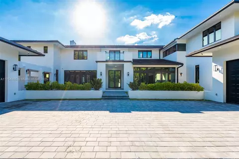 Exterior - 4424 Granada Blvd, Coral Gables, FL 33146 photo 4 of 27