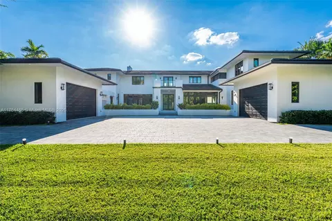 Exterior - 4424 Granada Blvd, Coral Gables, FL 33146 photo 2 of 27
