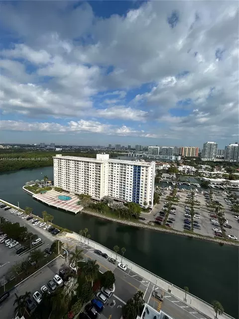 500 Bayview Dr #PH27, Sunny Isles Beach, FL 33160