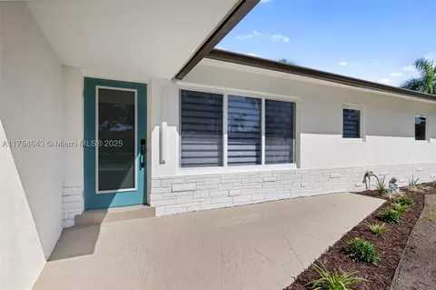 211 SW 14th St, Pompano Beach, FL 33060