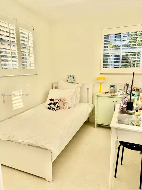 Bedroom - 555 Crandon Blvd #32, Key Biscayne, FL 33149 photo 4 of 4