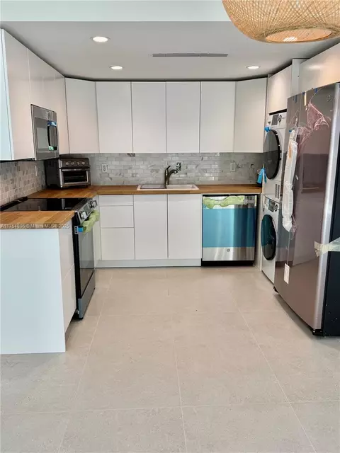 Kitchen - 555 Crandon Blvd #32, Key Biscayne, FL 33149 photo 5 of 5