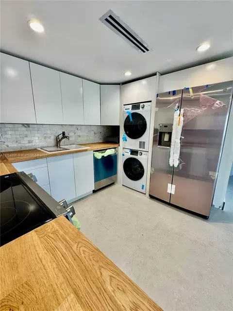 Kitchen - 555 Crandon Blvd #32, Key Biscayne, FL 33149 photo 1 of 5