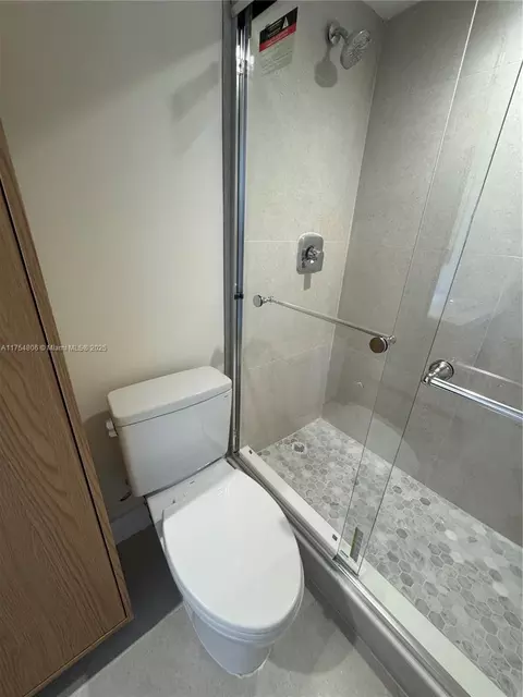 Bath - 555 Crandon Blvd #32, Key Biscayne, FL 33149 photo 5 of 7
