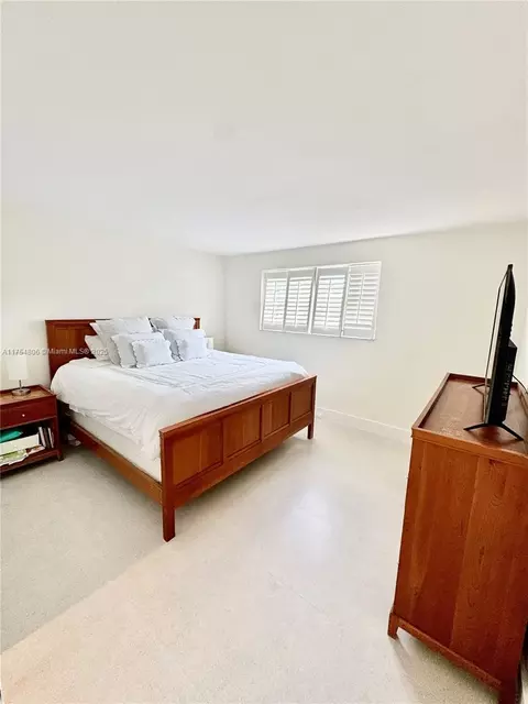 Bedroom - 555 Crandon Blvd #32, Key Biscayne, FL 33149 photo 1 of 4