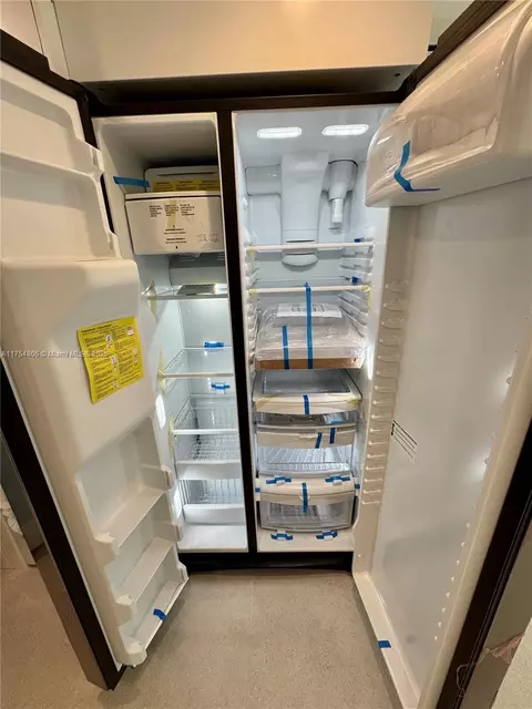 Kitchen - 555 Crandon Blvd #32, Key Biscayne, FL 33149 photo 3 of 5