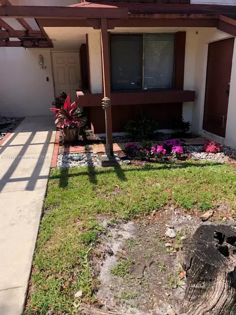 600 NW 210th St #108-28, Miami Gardens, FL 33169