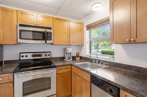 8920 Sunrise Lakes Blvd #101, Sunrise, FL 33322