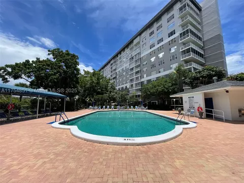 3850 Washington St #301, Hollywood, FL 33021