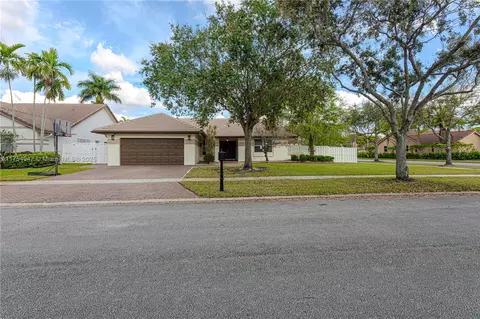 101 NW 162nd Ave, Pembroke Pines, FL 33028