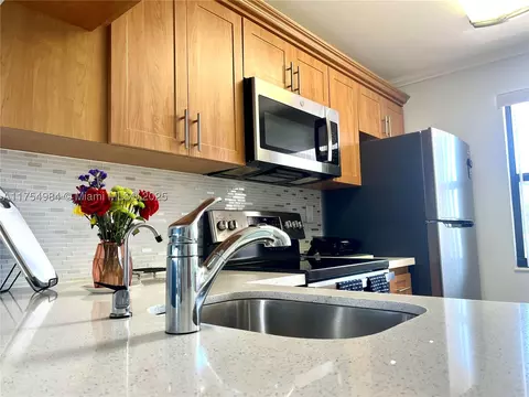 10101 Sunrise Lakes Blvd #303, Sunrise, FL 33322