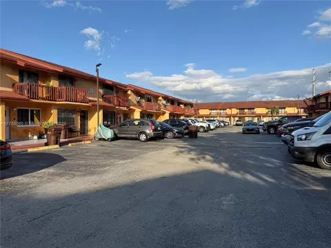 2211 W 52nd St #211, Hialeah, FL 33016