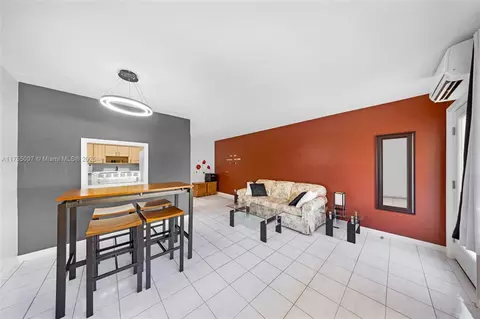 900 SW 10th Ter #16S, Hallandale Beach, FL 33009