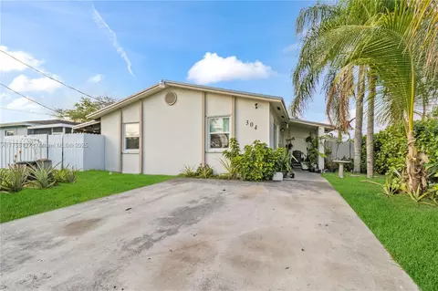 304 SW 3rd St, Florida City, FL 33034