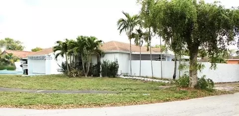 19425 NW 62nd Ct, Hialeah, FL 33015