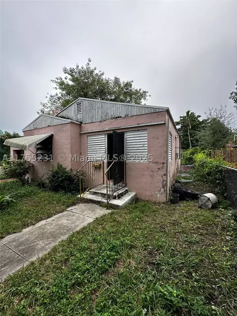 1043 NW 48th St, Miami, FL 33127