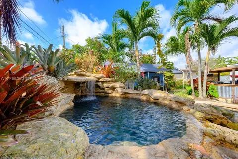 10110 Haitian Dr, Cutler Bay, FL 33189