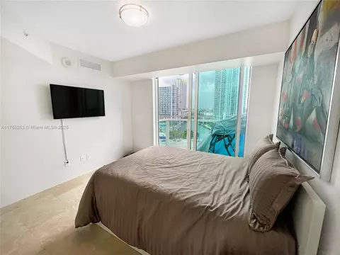 41 SE 5th St #916, Miami, FL 33131