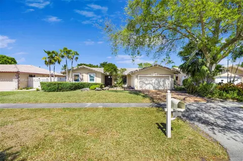 847 W Plantation Cir, Plantation, FL 33324
