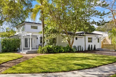 2300 Tequesta Ln, Miami, FL 33133