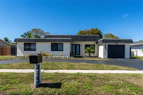 8303 NW 74th Ave, Tamarac, FL 33321