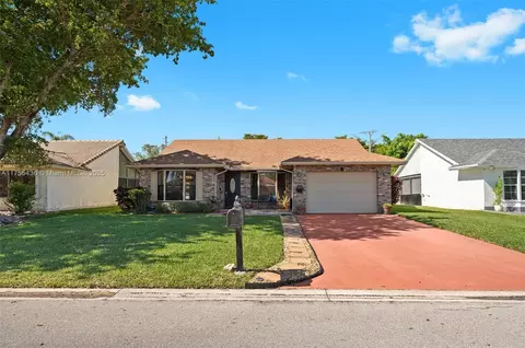 10015 NW 71st Ct, Tamarac, FL 33321