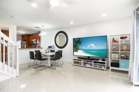 837 NW 208th Dr, Pembroke Pines, FL 33029