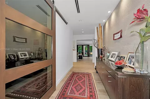 92 W Mashta Dr, Key Biscayne, FL 33149 photo 9