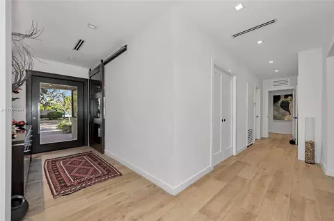 92 W Mashta Dr, Key Biscayne, FL 33149 photo 10