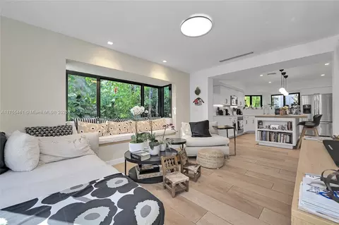 92 W Mashta Dr, Key Biscayne, FL 33149 photo 14