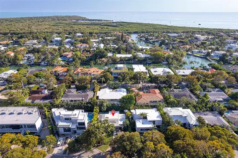 92 W Mashta Dr, Key Biscayne, FL 33149 photo 3