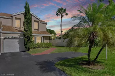 10961 Scarborough Dr #10961, Davie, FL 33324