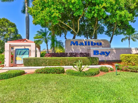 812 NW 208th Cir #812, Pembroke Pines, FL 33029