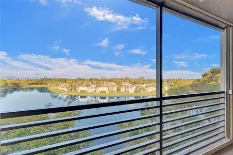 901 Colony Point Cir #511, Pembroke Pines, FL 33026